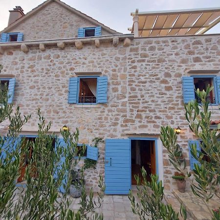 Villa Vicina Heritage Villa For 9,Milna - Close To Restaurants And Shops Exterior photo