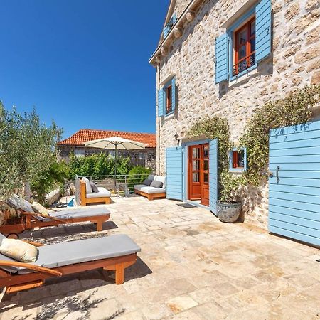 Villa Vicina Heritage Villa For 9,Milna - Close To Restaurants And Shops Exterior photo