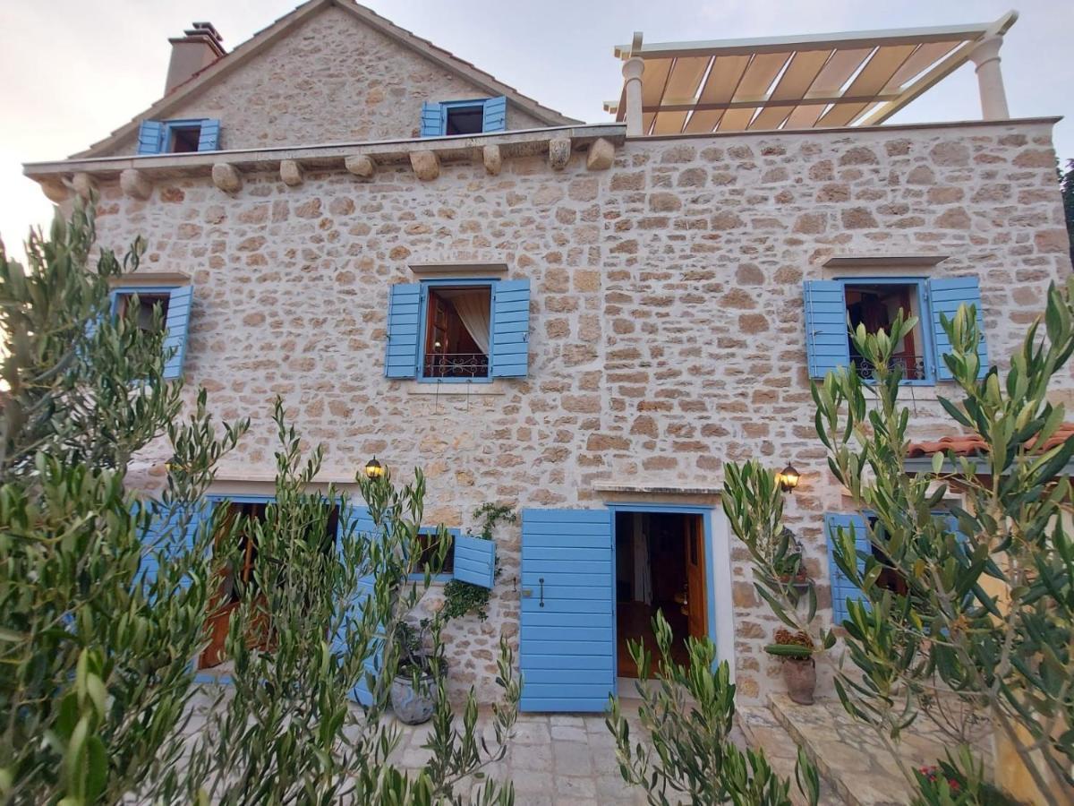 Villa Vicina Heritage Villa For 9,Milna - Close To Restaurants And Shops Exterior photo
