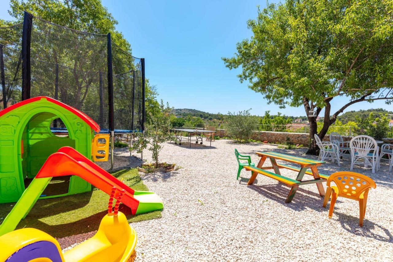 Villa Vicina Heritage Villa For 9,Milna - Close To Restaurants And Shops Exterior photo