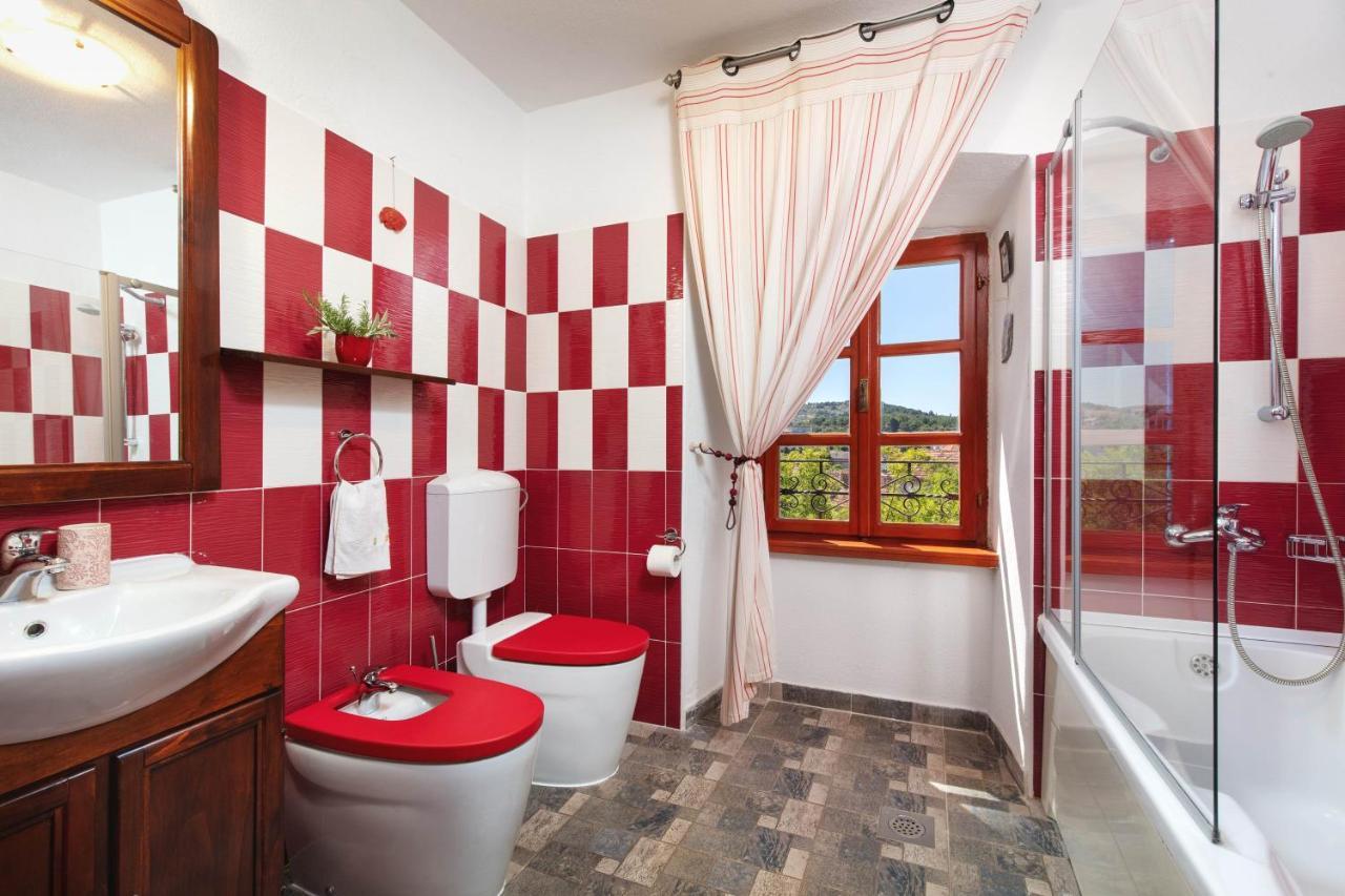 Villa Vicina Heritage Villa For 9,Milna - Close To Restaurants And Shops Exterior photo