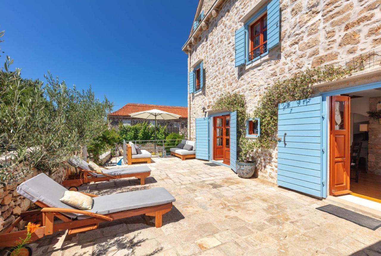 Villa Vicina Heritage Villa For 9,Milna - Close To Restaurants And Shops Exterior photo