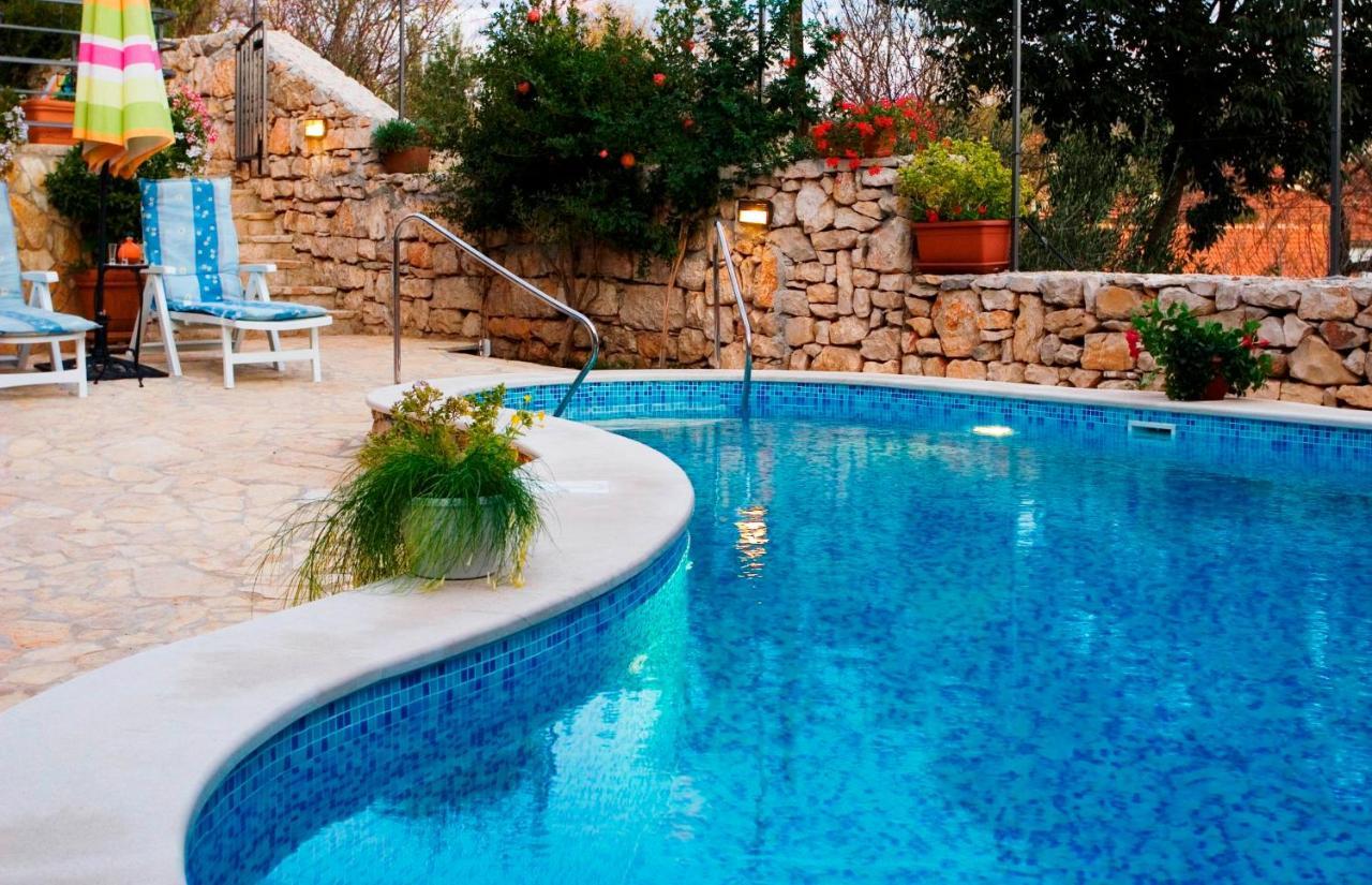 Villa Vicina Heritage Villa For 9,Milna - Close To Restaurants And Shops Exterior photo