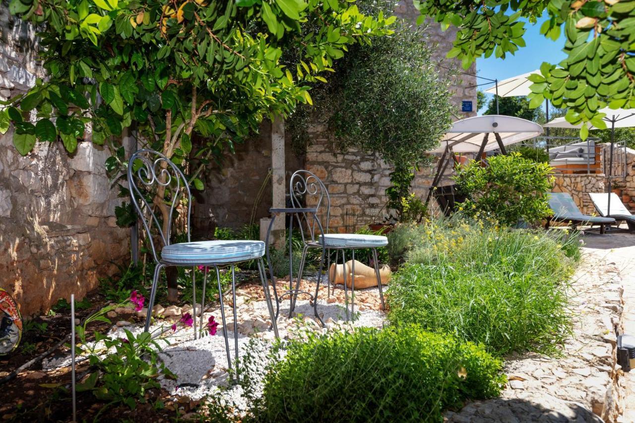 Villa Vicina Heritage Villa For 9,Milna - Close To Restaurants And Shops Exterior photo