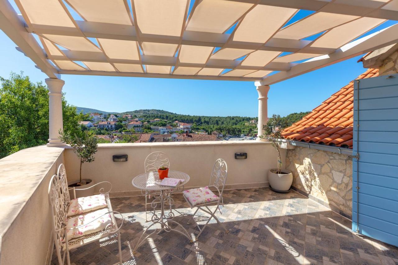 Villa Vicina Heritage Villa For 9,Milna - Close To Restaurants And Shops Exterior photo