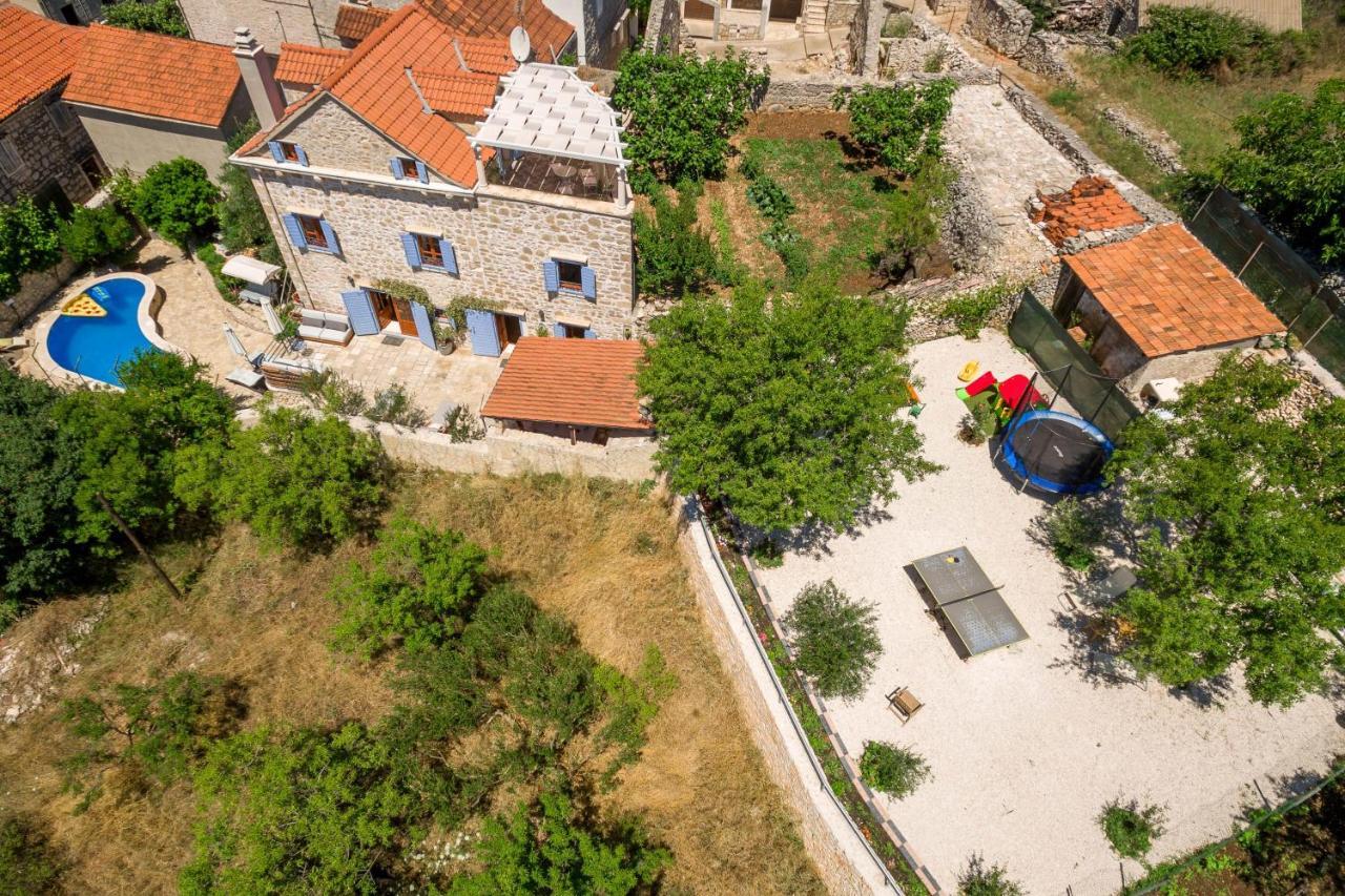 Villa Vicina Heritage Villa For 9,Milna - Close To Restaurants And Shops Exterior photo