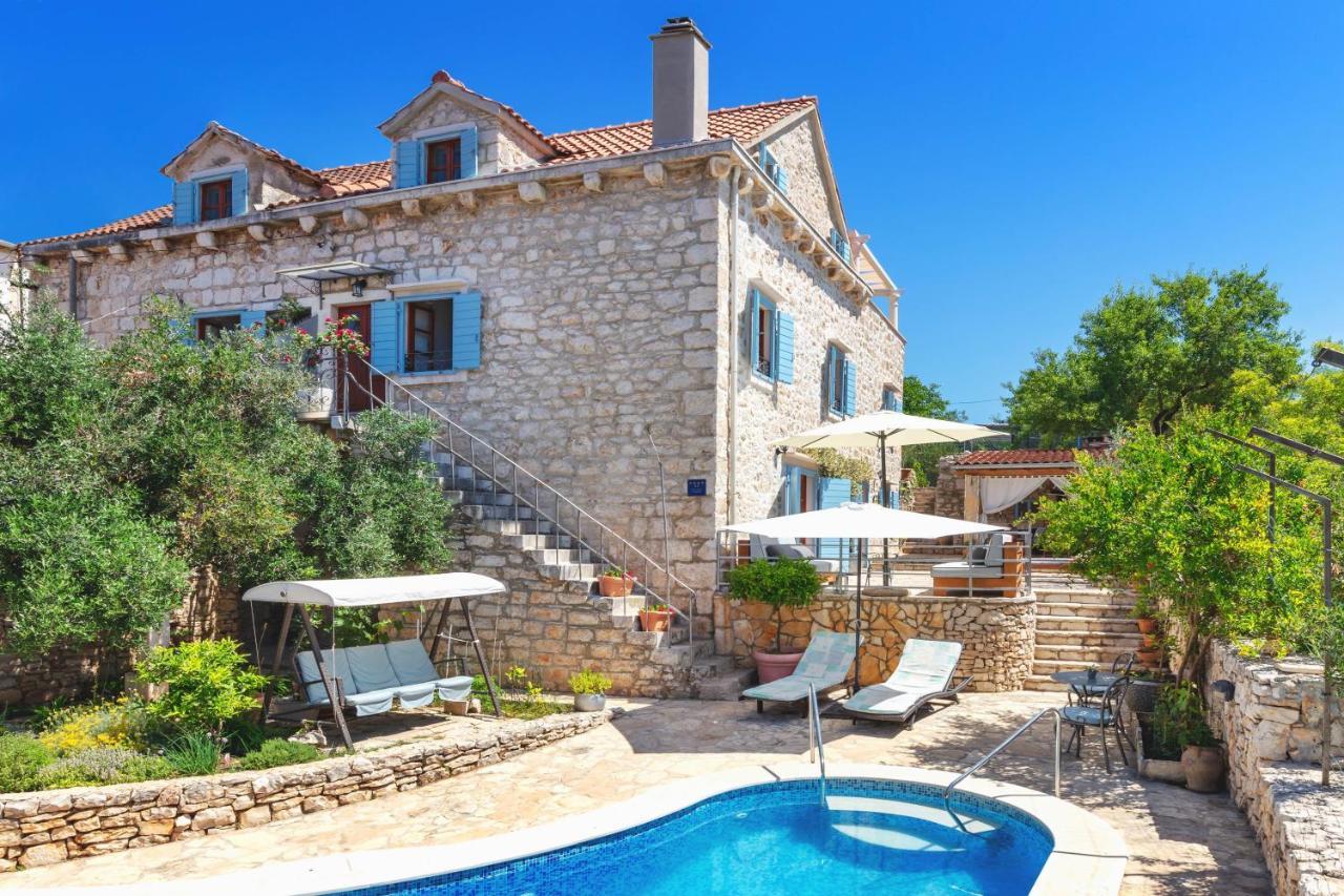 Villa Vicina Heritage Villa For 9,Milna - Close To Restaurants And Shops Exterior photo